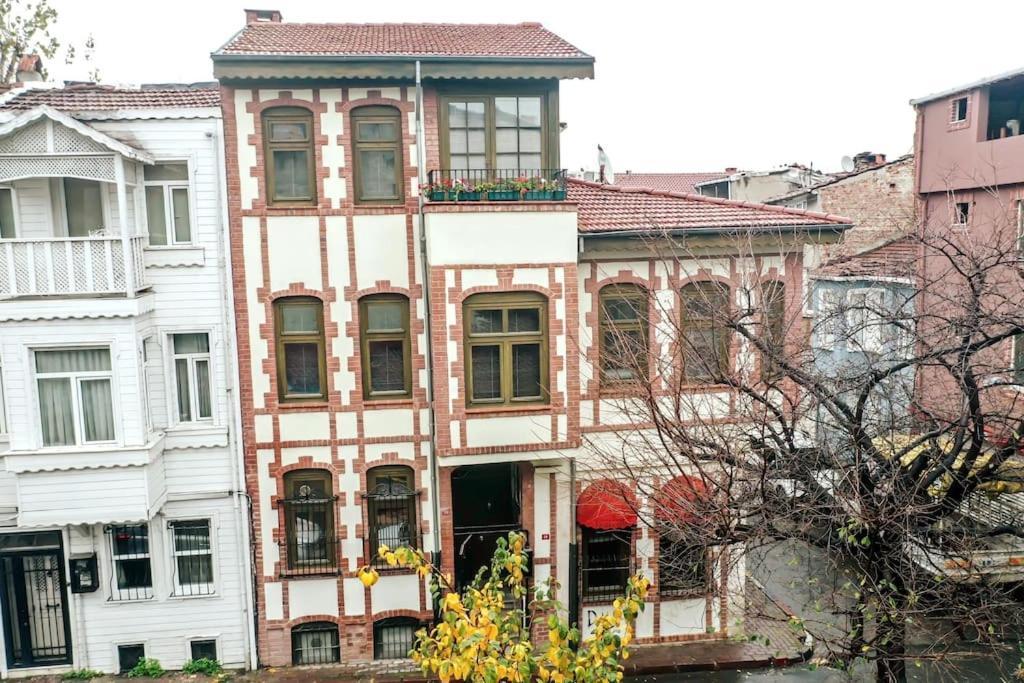 איסטמבול Historical Greco-Ottoman Pavilion Near Tram In Fatih מראה חיצוני תמונה